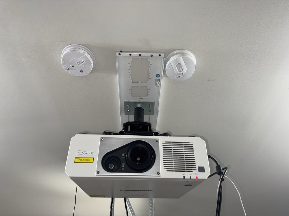 Panasonic PT-RZ570 projector