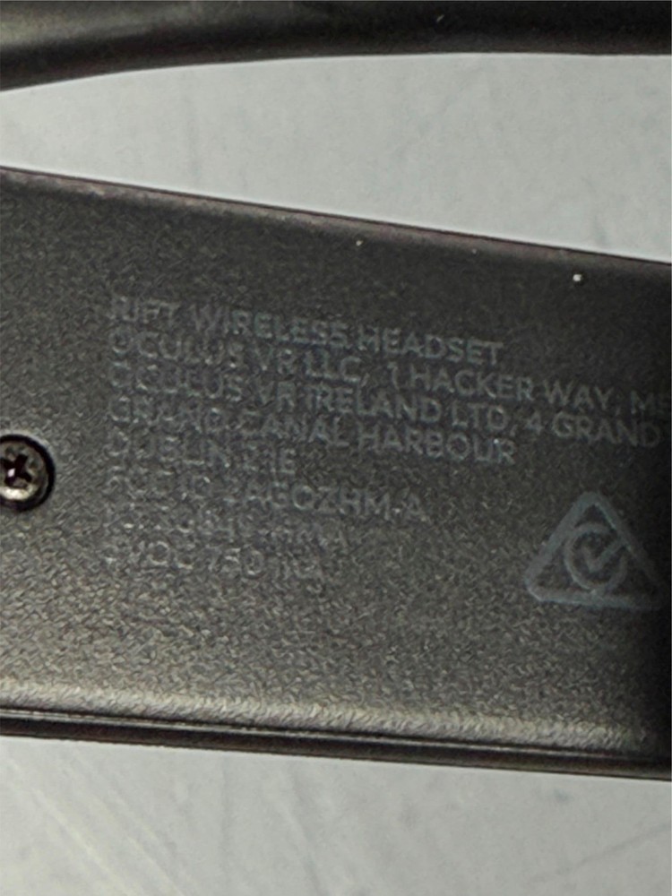 Oculus Rift CV1 VR Headset with Sensor, Cables & Box (No Controllers)