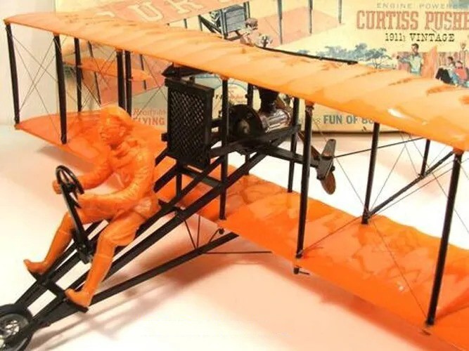 Cox Thimble Drome Curtiss Pusher Pilot Perfect New Condition