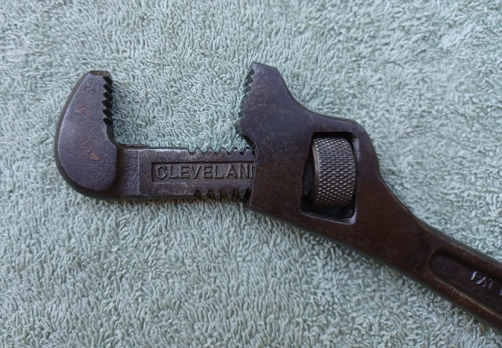 Lawson Mfg. 8" Obtuse Angle Adjustable Monkey Wrench