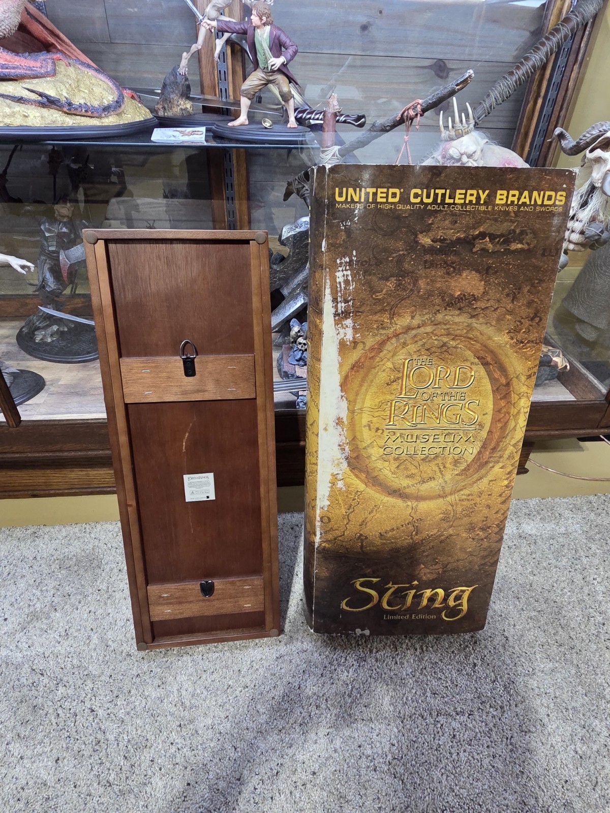 United Cutlery Museum Collection Wood Display Case for Sting