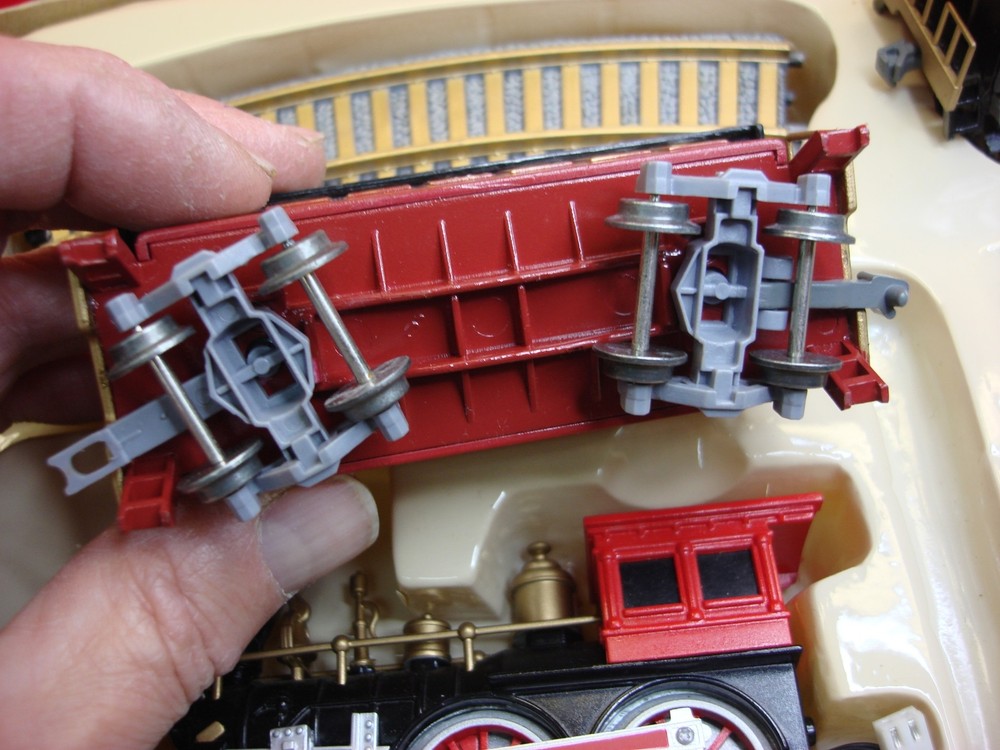 DESKTOP LOCOMOTIVE TRAIN SET - FELDSTEIN & ASSOC. - COMPLETE & GREAT CONDITION