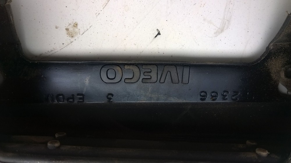 RUBBER DASH TRIM REMOVED FROM 75 E 170 3.9 LTR