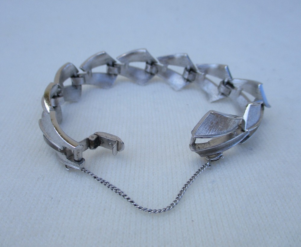 Trifari bracelet silver tone signed excellent condition
