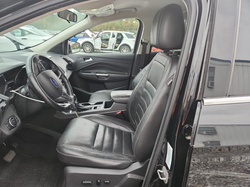 ESCAPE 2017 Glove Box 4887480
