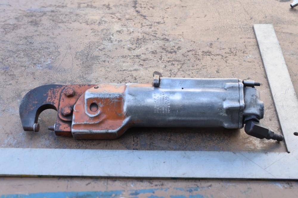 US 34-72 rivet squeezer