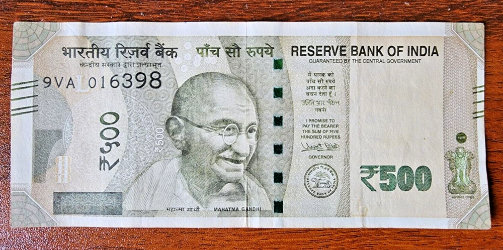India error - 500 Rs - Part of serial at back - Lower Serial missing from front