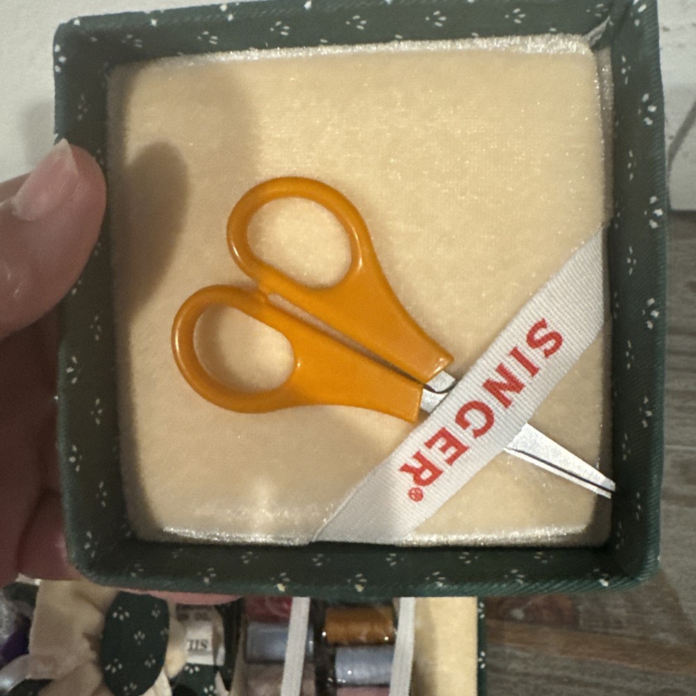 Singer Sewing Kit Foldable Cube With Scissors New