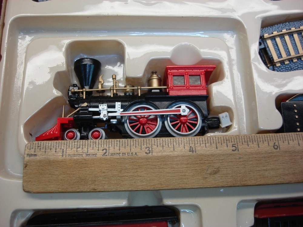 DESKTOP LOCOMOTIVE TRAIN SET - FELDSTEIN & ASSOC. - COMPLETE & GREAT CONDITION