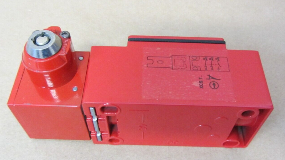 Telemecanique Safety Limit Switch XCSC703, no keys