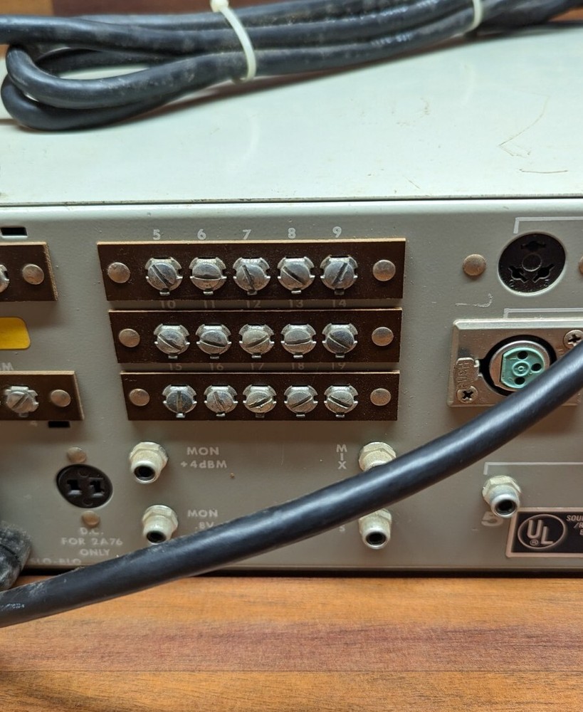 VINTAGE DUKANE MEDALLION Model 2A75B Mixer
