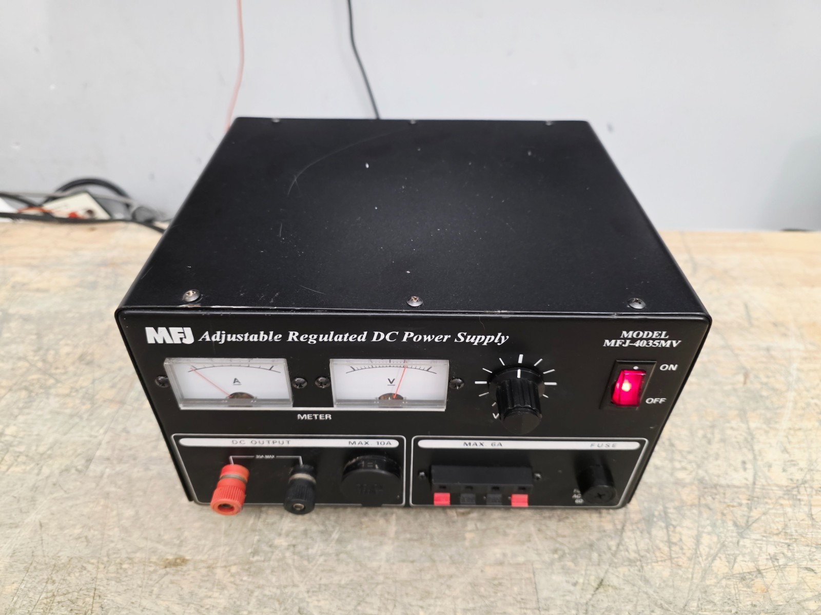MFJ-4035MV Adjustable Power Supply 0-15 V 35 Amp Astron C MY OTHER HAM RADIO iC