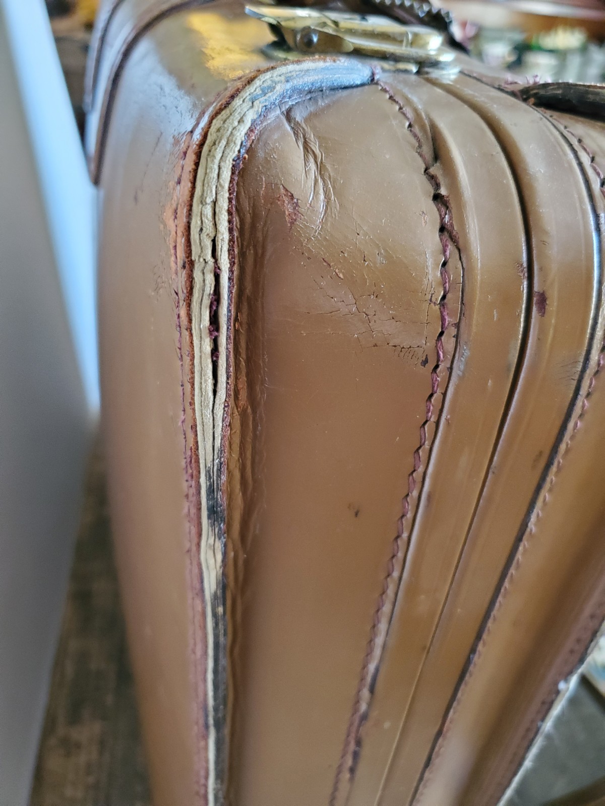 Vtg 1940-50s Cowhide Leather WINGS Suitcase Flight Luggage Carry-On 22”X 19”X 6”