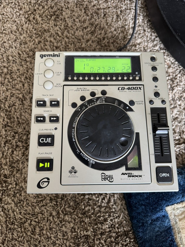 GEMINI CD-400X Tested Powers On Reads Disc Digital CD Player.