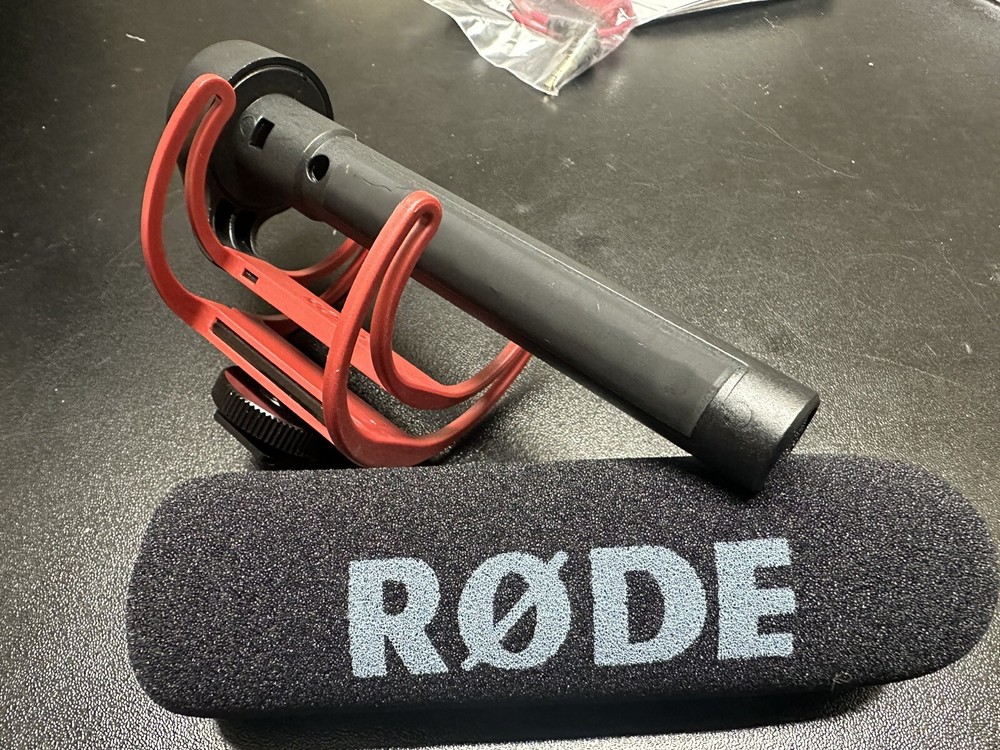 Rode VideoMic GO Camera-mount Lightweight Directional Microphone Open Box