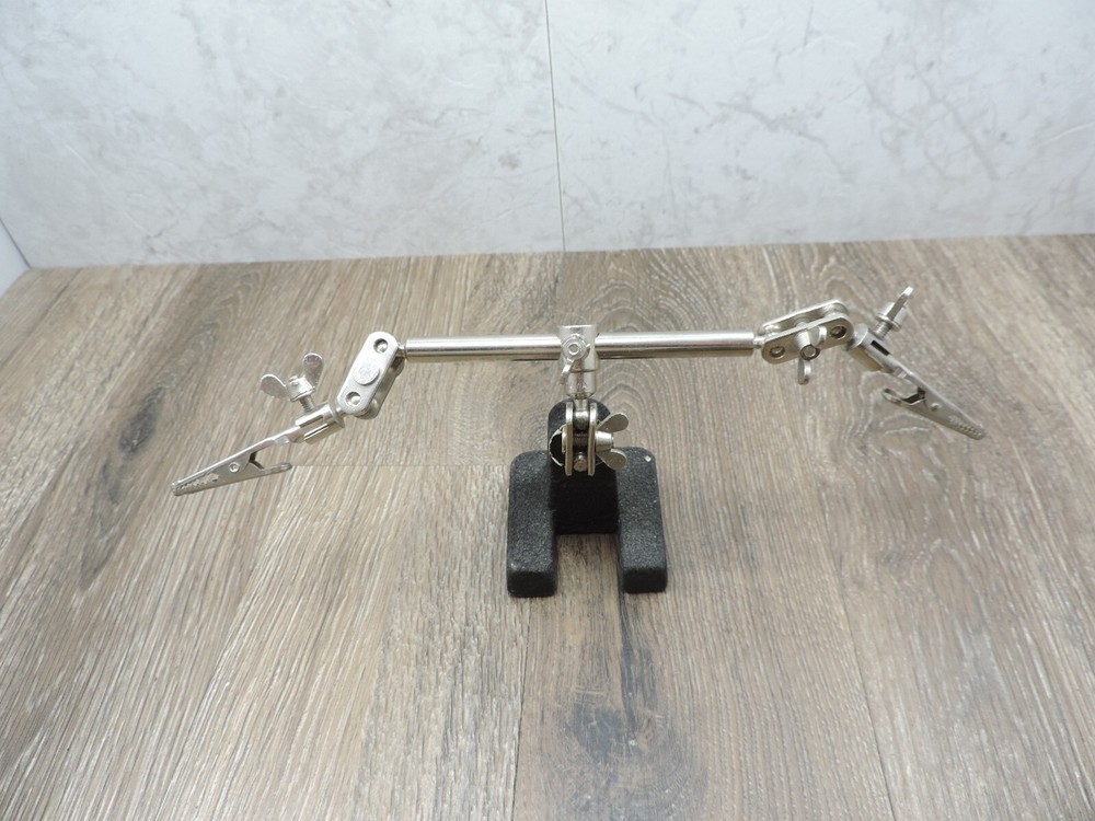 Extra Hands Multipurpose Tool w/Alligator Clips 3.5"x5"x2" Folded