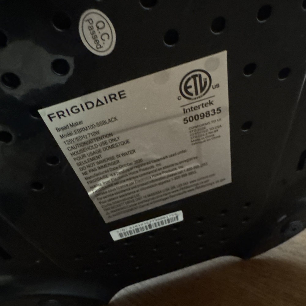 Frigidaire EBRM100 2LB Stainless Steel Bread Maker 15 LCD Display Programs