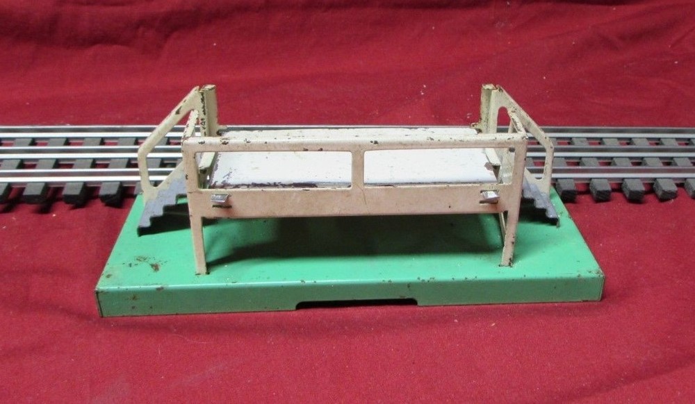 Vintage Lionel Post War Milk Loading Platform O Gauge