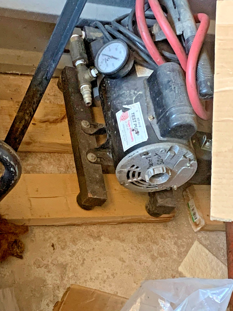 Triple R Specialty HT-90 E Hydrostatic Test Pump With Quick DC Hose.