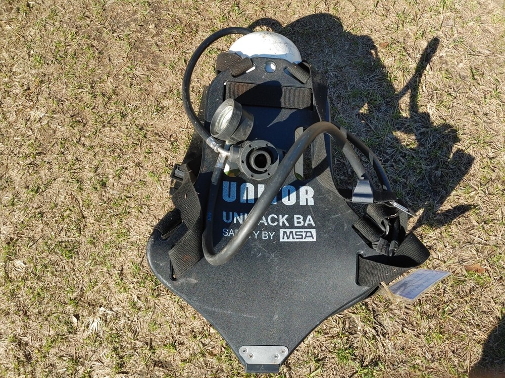 scuba diving oxygen tanks