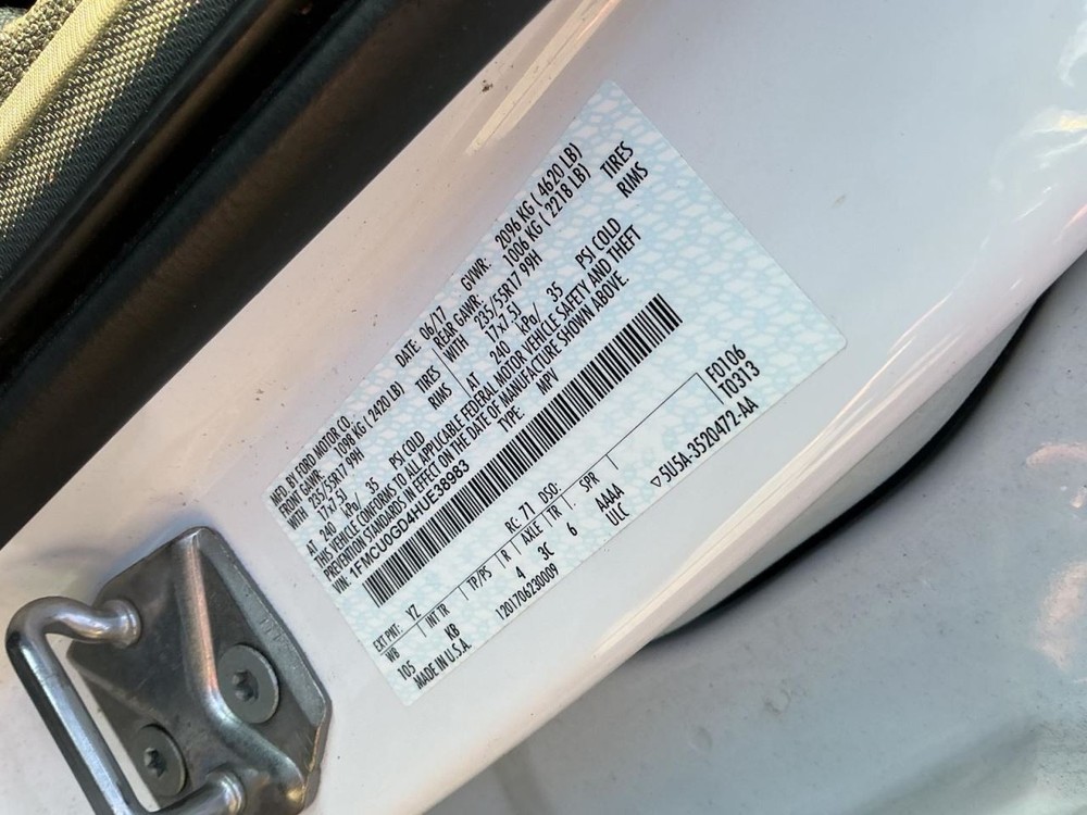 ESCAPE 2017 Glove Box 4950091