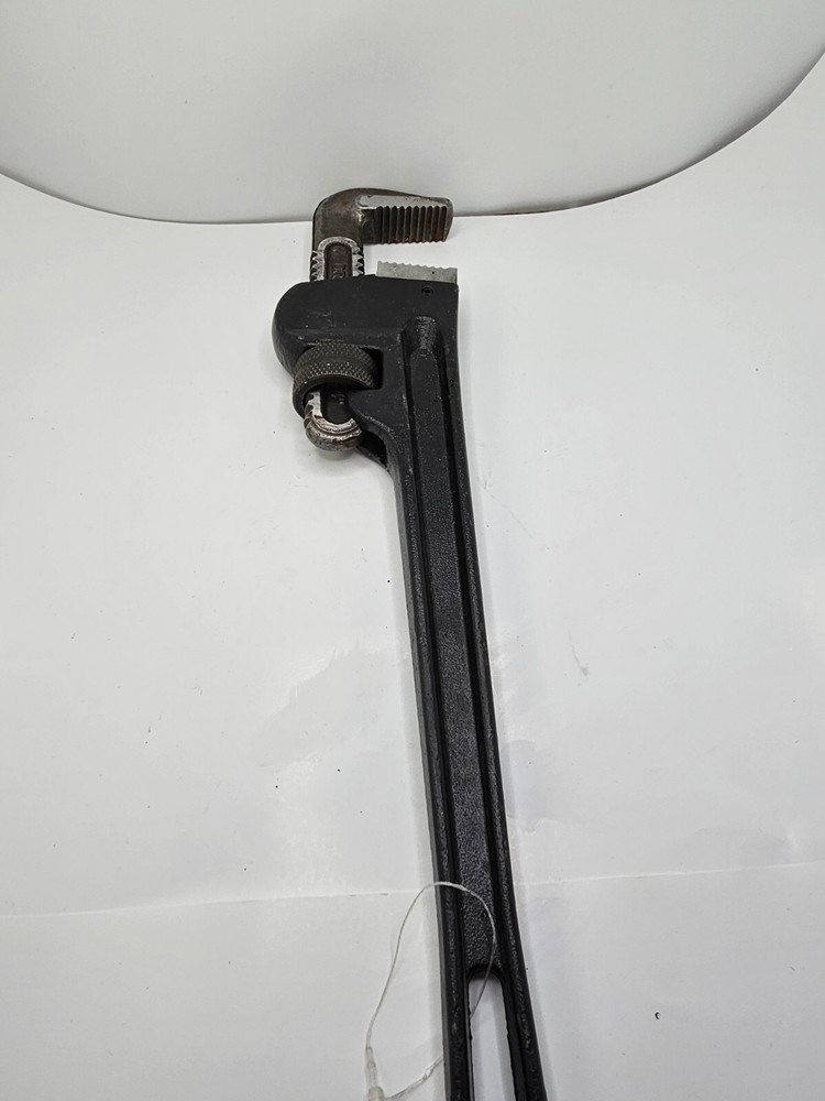 Hyper Tough 14” Pipe Wrench Black (USED)