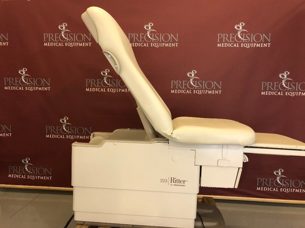 Midmark 223 Power Exam Table