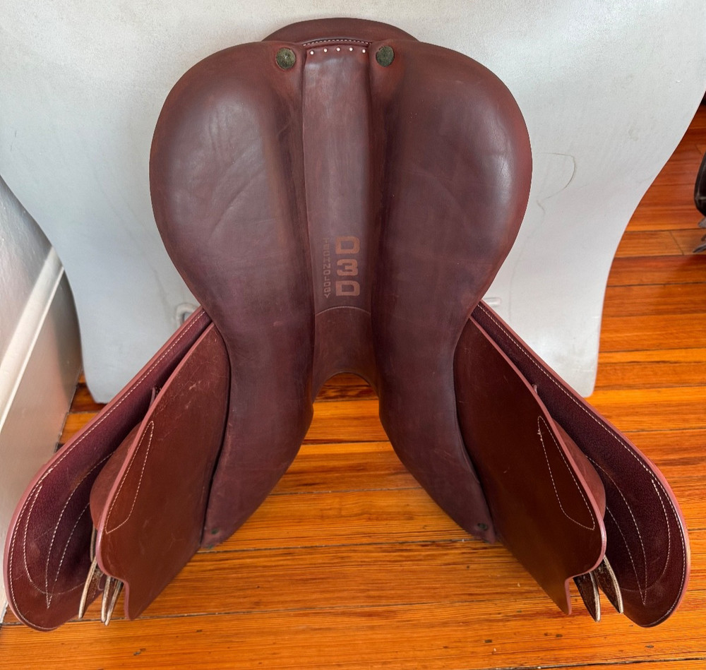 18" Devoucoux Biarritz O Saddle - 2023 - 2A - Full Buffalo - MINT!