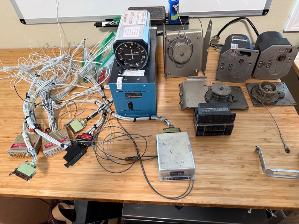 Bendix King KFC200 Autopilot - Computer, Controller, Servos, as shown