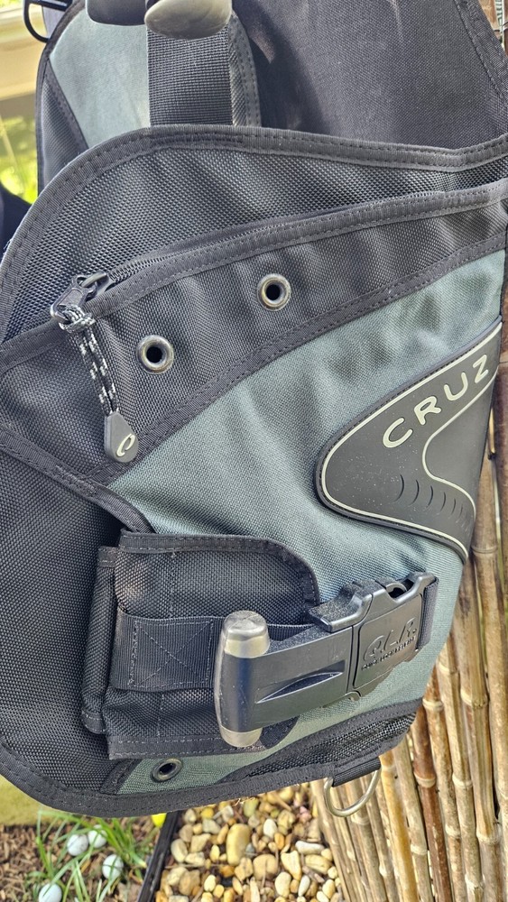 Oceanic Cruz BCD with Integrated Weight Pockets, Medium, Great condition