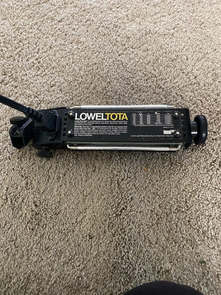 LOWELTOTA PROFESSIONAL PHOTOGRAPHY LIGHTING