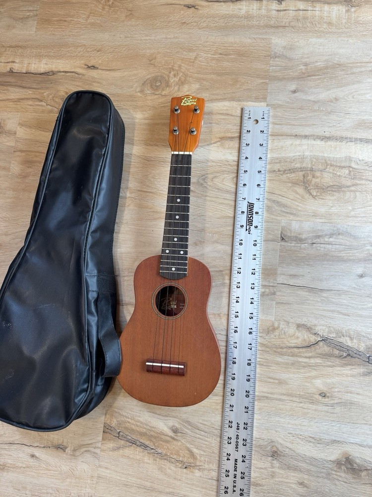 Rogue Fine Instruments RU12 Standard Soprano Ukulele W/ Case 4 String 20”