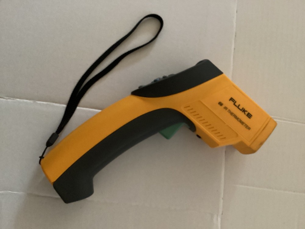 FLUKE 66 IR THERMOMETER Used