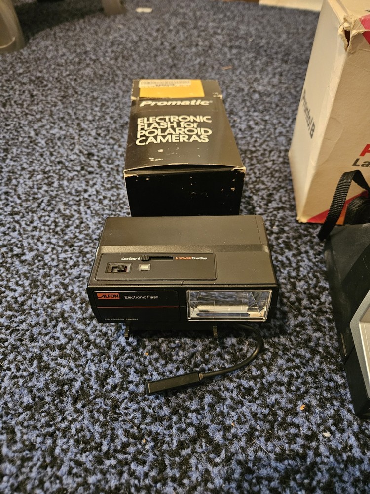 Polaroid SX-70 Land Camera Model 3 & Polaroid Pronto! B Untested