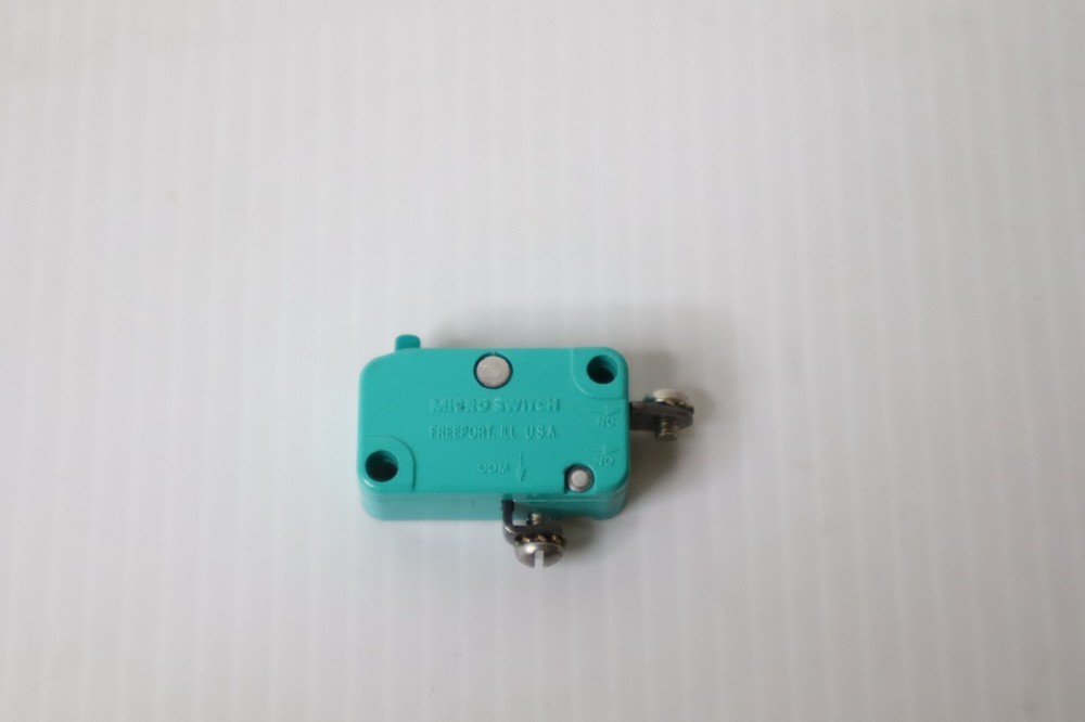 MS25253-3 Micro Switch (3 Available)