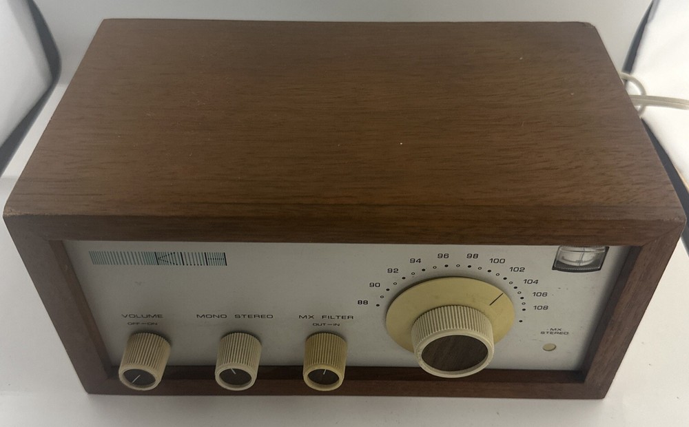 KLH FM Tuner Model 18 Eighteen, Powers Up. 2-G
