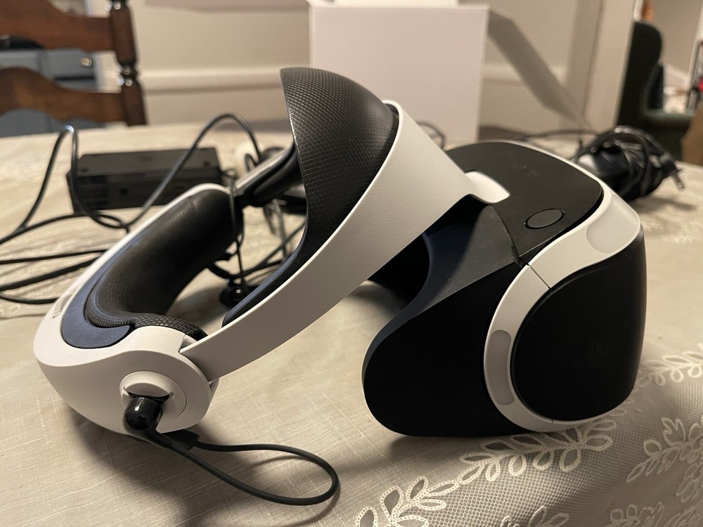 Sony PlayStation 4 PS4 Virtual Reality VR Headset Bundle White CUH-ZVR2 Working