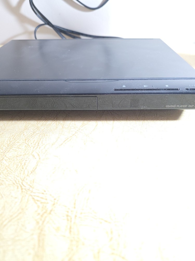 Sony DVP-SR210P DVD/CD Player NO REMOTE