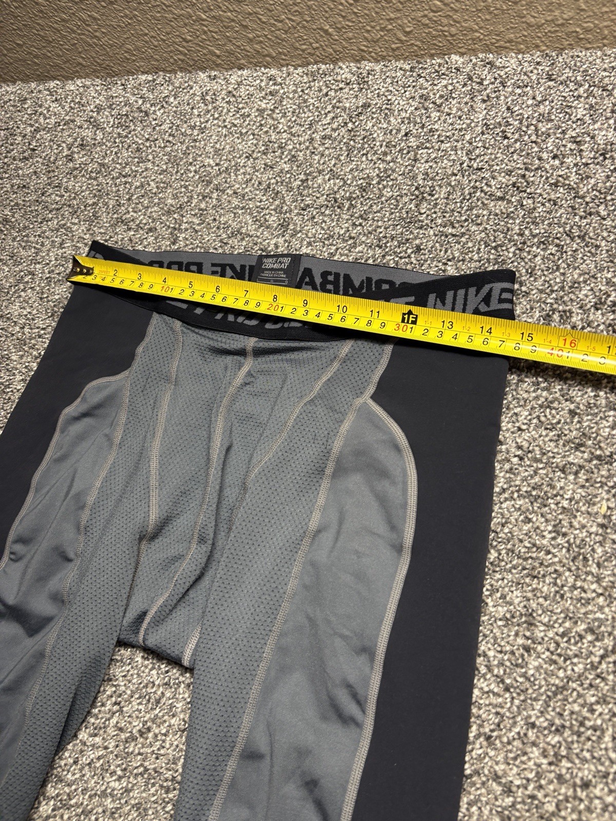 NIKE PRO COMBAT Knee Pads Compression Pants Mens Large 3/4 Sliding