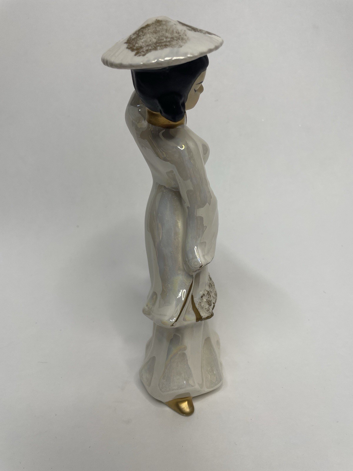 Vintage Geisha Porcelain Figurine Japanese Statue Vintage Iridescent White 8.5”