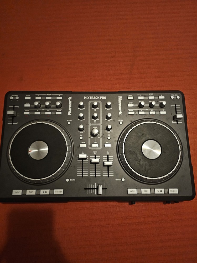 Numark MIXTRACK PRO Double Deck DJ Controller Built-in Mixer Loop Sampler USB
