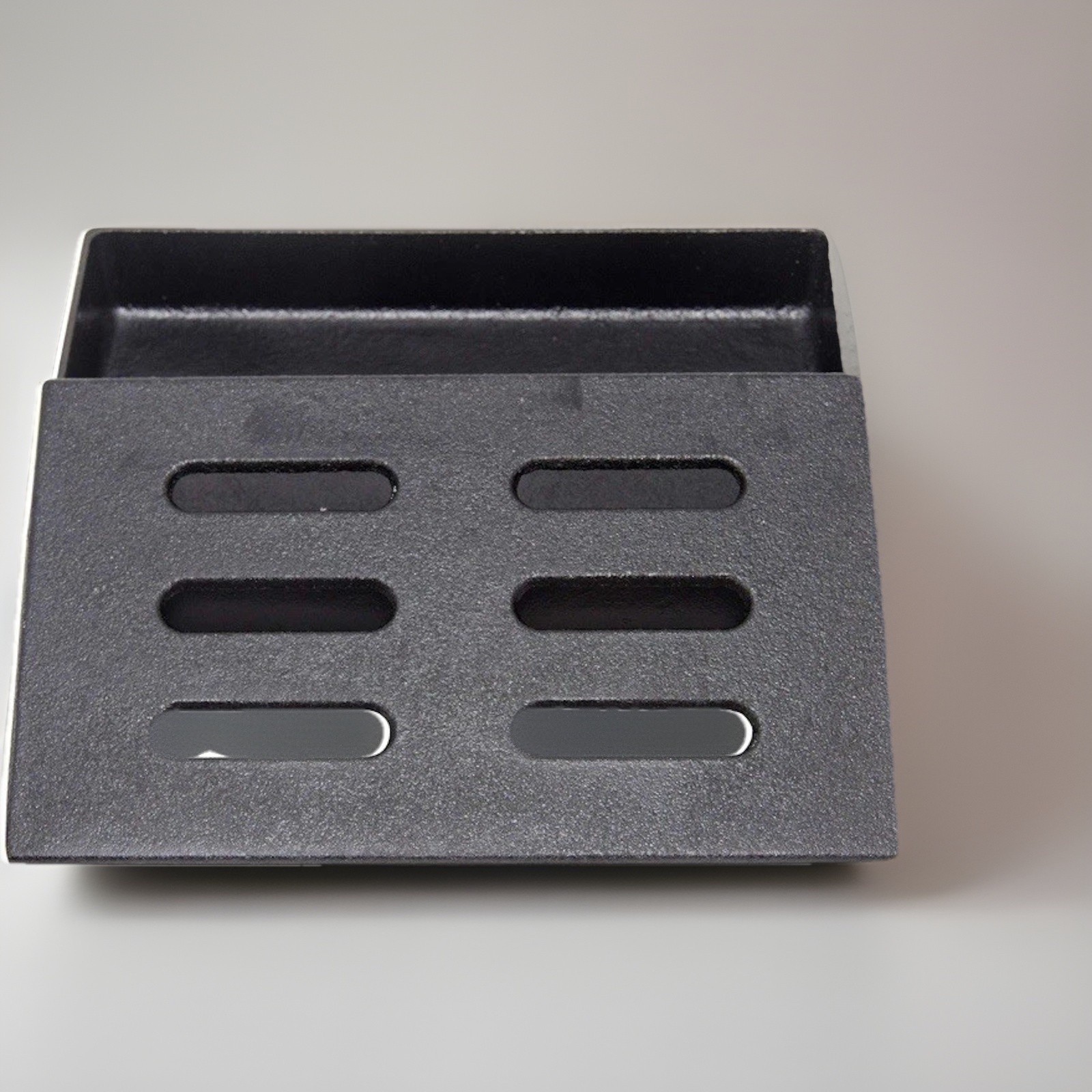 Char-Broil Cast Iron Smoker Box Gas Charcoal Grills wood Chips Flavor electric