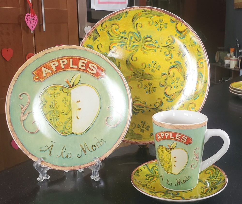 One) Vintage Oneida Ala Mode Collection 4pc Place Setting ~Apples~