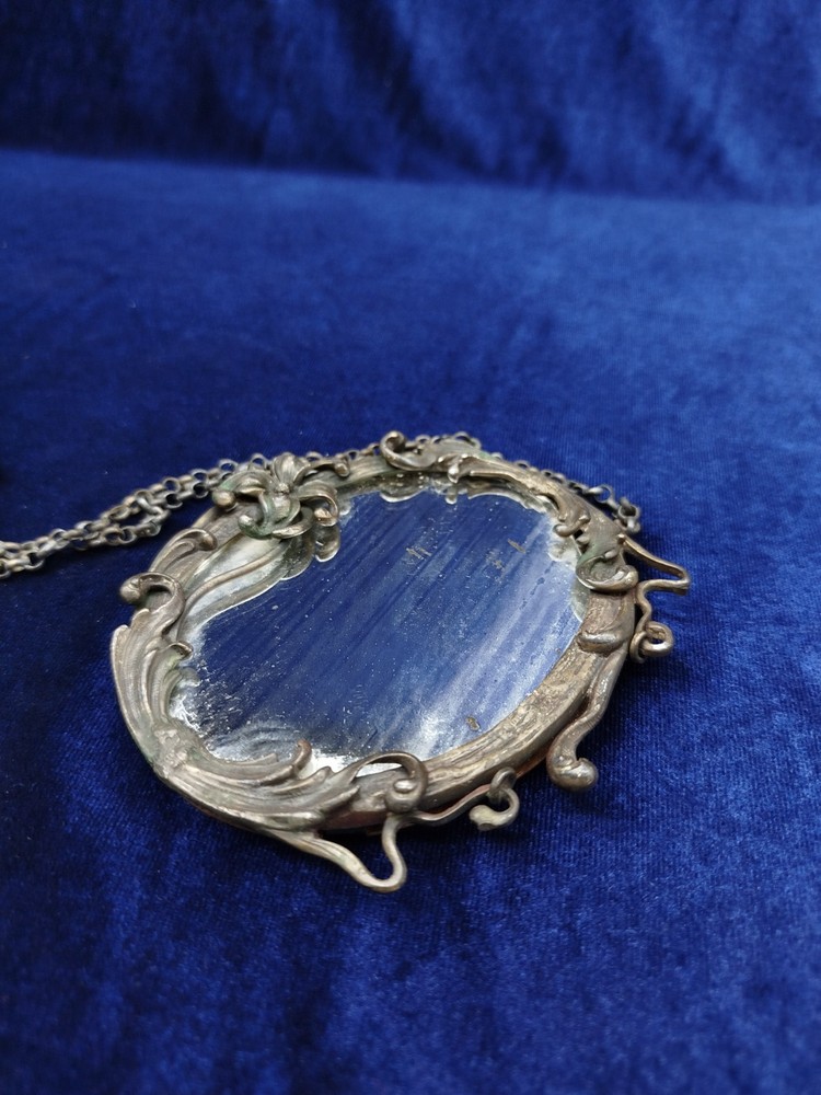 Decorative Hand Mirror With Chain 11x10cm