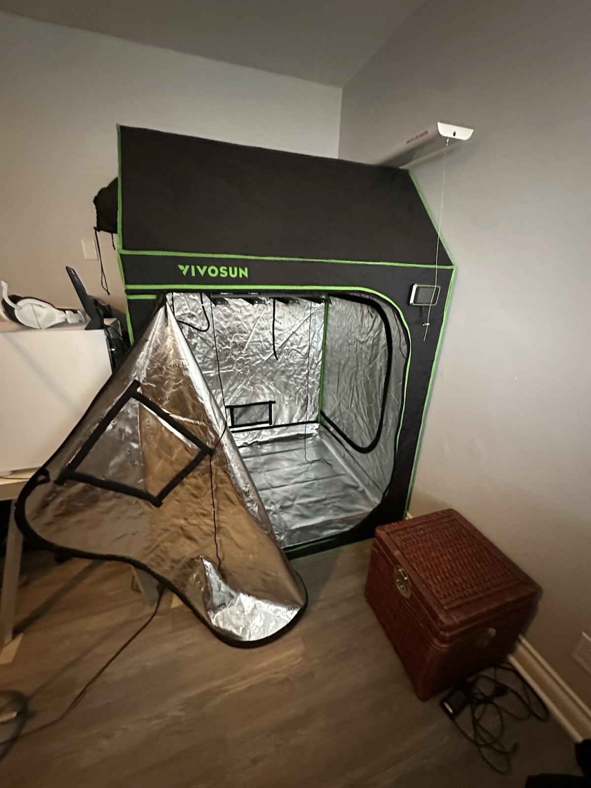 VIVOSUN Grow Tent Black, 4ft by 4ft, with lights and accessories