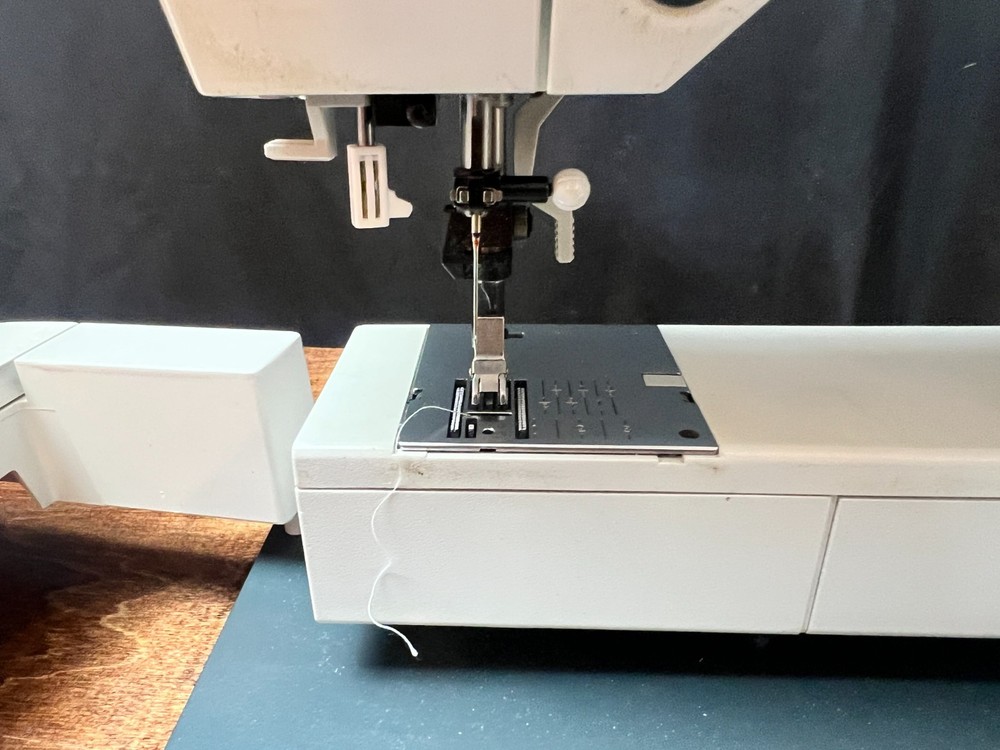 Pfaff Creative 2144 Computerized Sewing Machine