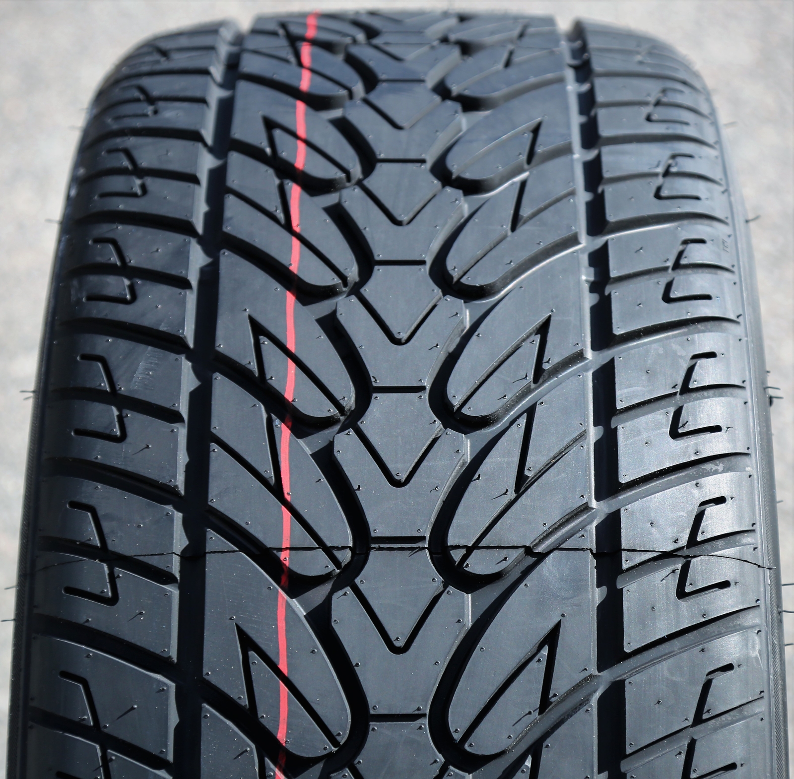 4 Tires Fullway HS266 305/40R22 114V XL A/S Performance