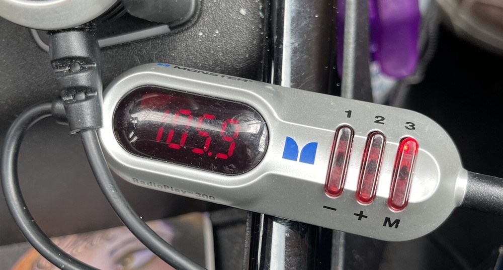 Monster &Mobile Portable Audio Radio Play 300 Wireless Car Stereo FM Transmitter