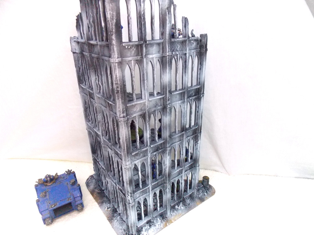 WARGAMING TERRAIN PAINTED ADVANCE ORDER BUILDING/DISPLAY STAND
