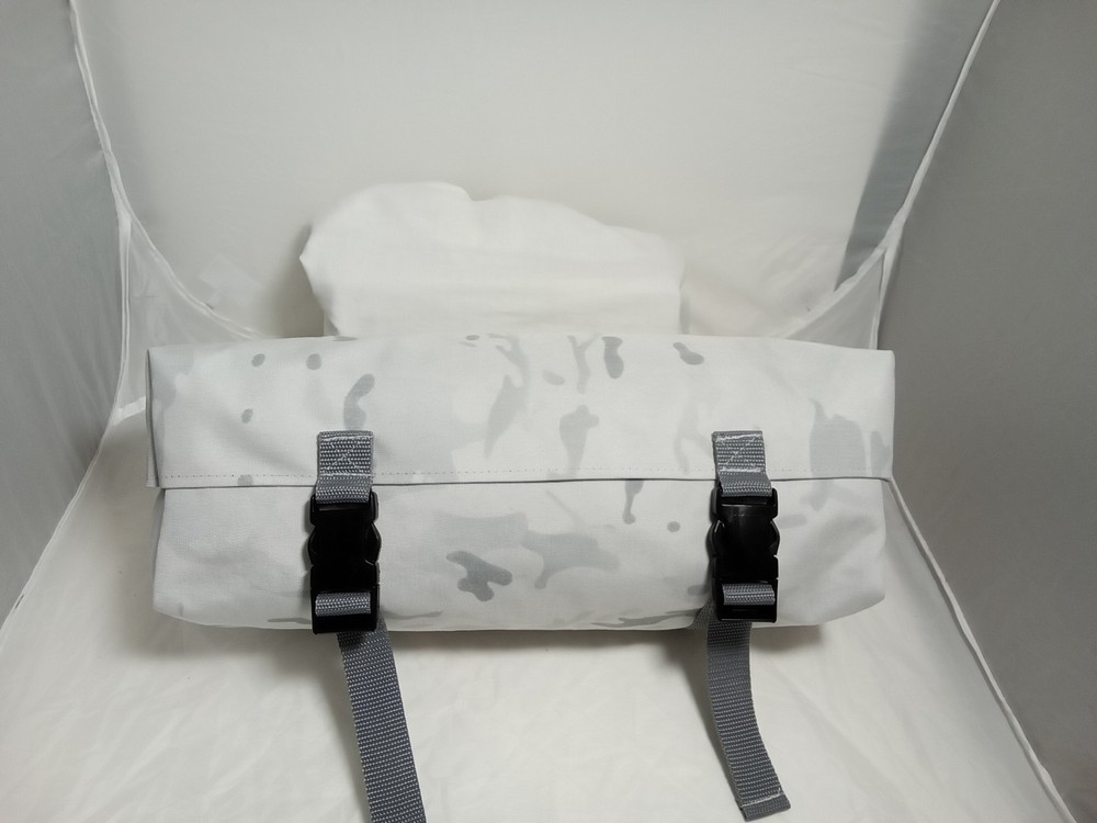 Back bag ALPINE, clip and zip closure, molle and strap on attachment